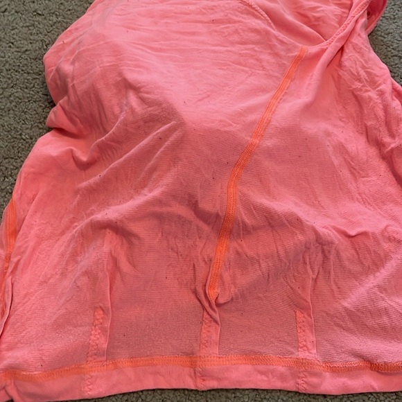 Lululemon work out top - Picture 6 of 8